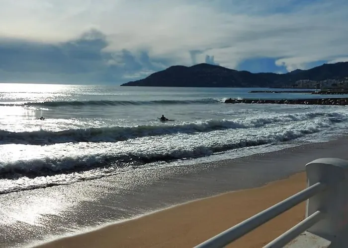 Апартаменты Rocher Saint Georges Spacieux 3p Jardin Piscine