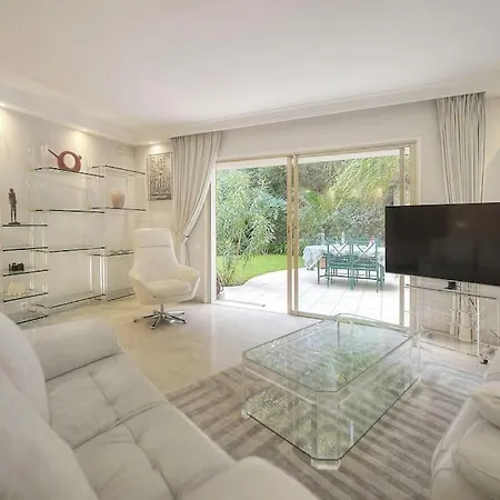Rocher Saint Georges Spacieux 3p Jardin Piscine *